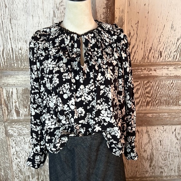 ZARA FLORAL BLOUSE SZ L WHITE AND BLACK RUFFLES COTTAGECORE COASTAL PRAIRIE - Picture 1 of 10
